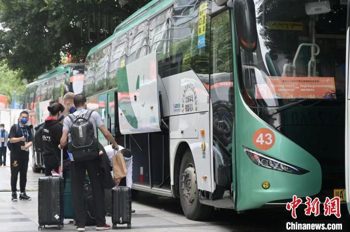 待遇方面，伊卡尔迪将获得800万欧的薪资+奖金。